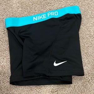 Women’s Nike Pro 3” Shorts - Medium